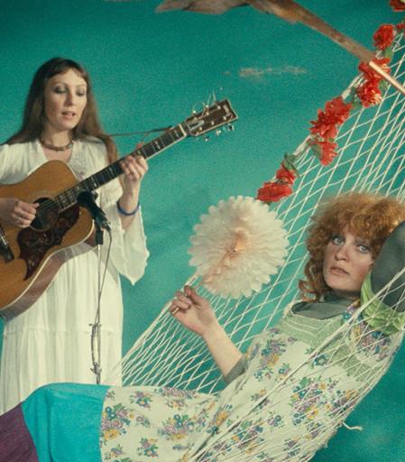 L'une chante, l'autre pas